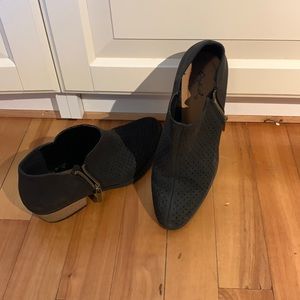 Women black ankle boots